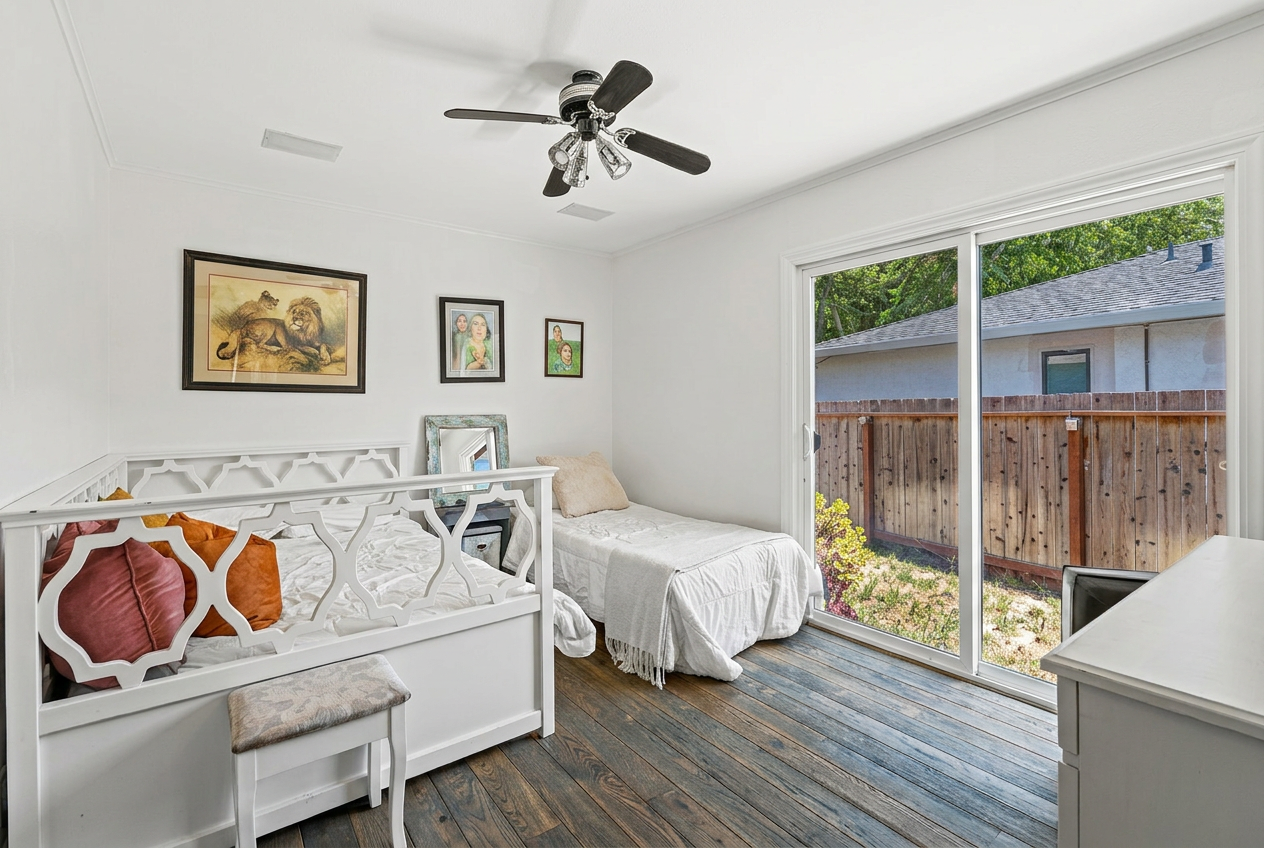 Daybed room opening to the backyard
